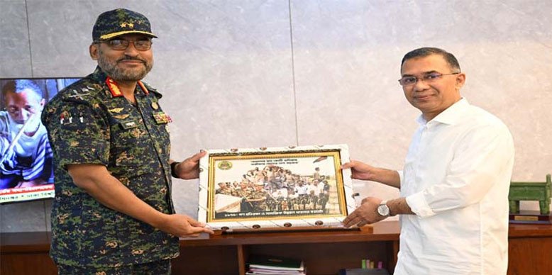 প্রধানমন্ত্রীর সঙ্গে আনসার ও ভিডিপি মহাপরিচালকের সৌজন্য সাক্ষাৎ